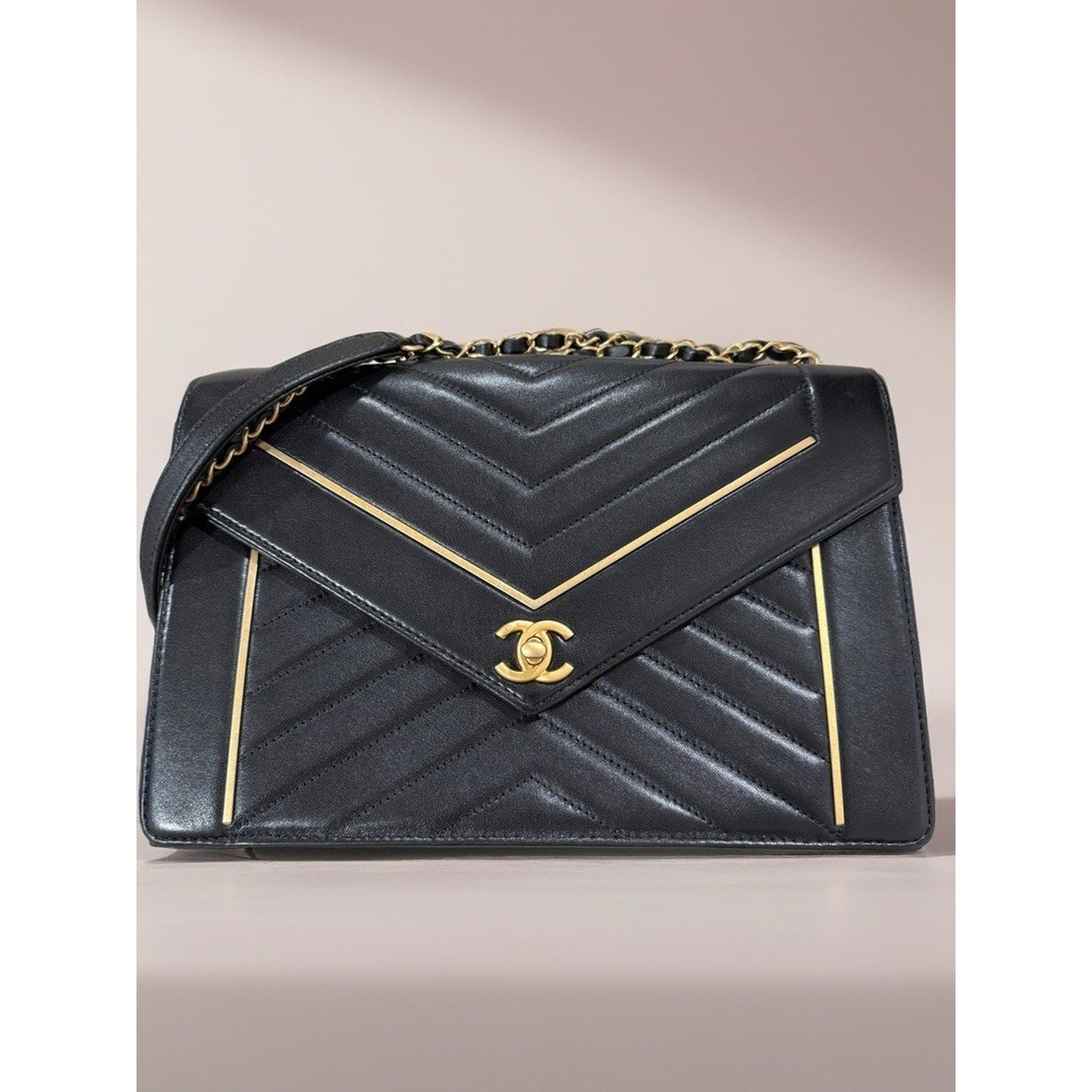 Chanel Gold Frame Chevron Flap Bag (2017 👜 COA Included
