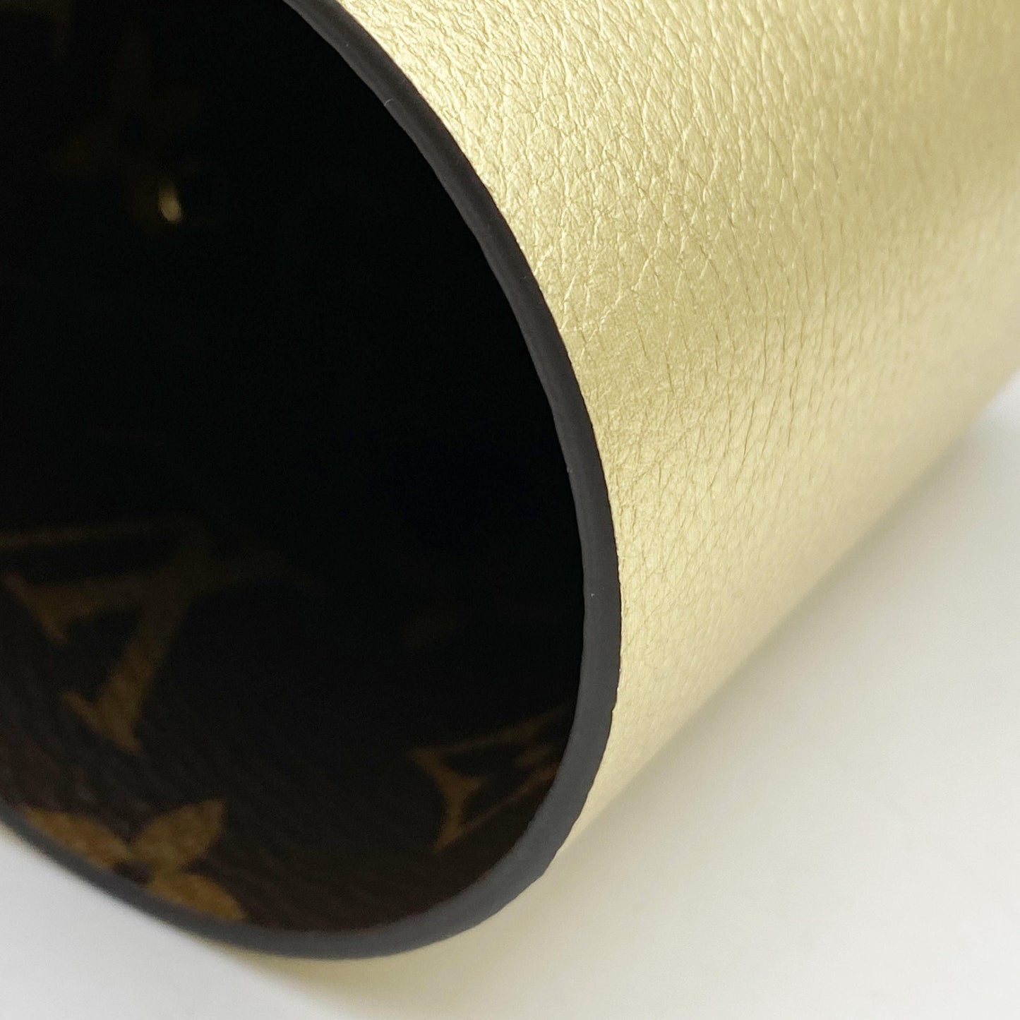 M341 LOUIS VUITTON Gold Leather Desk Pen Holder 🌟 $999