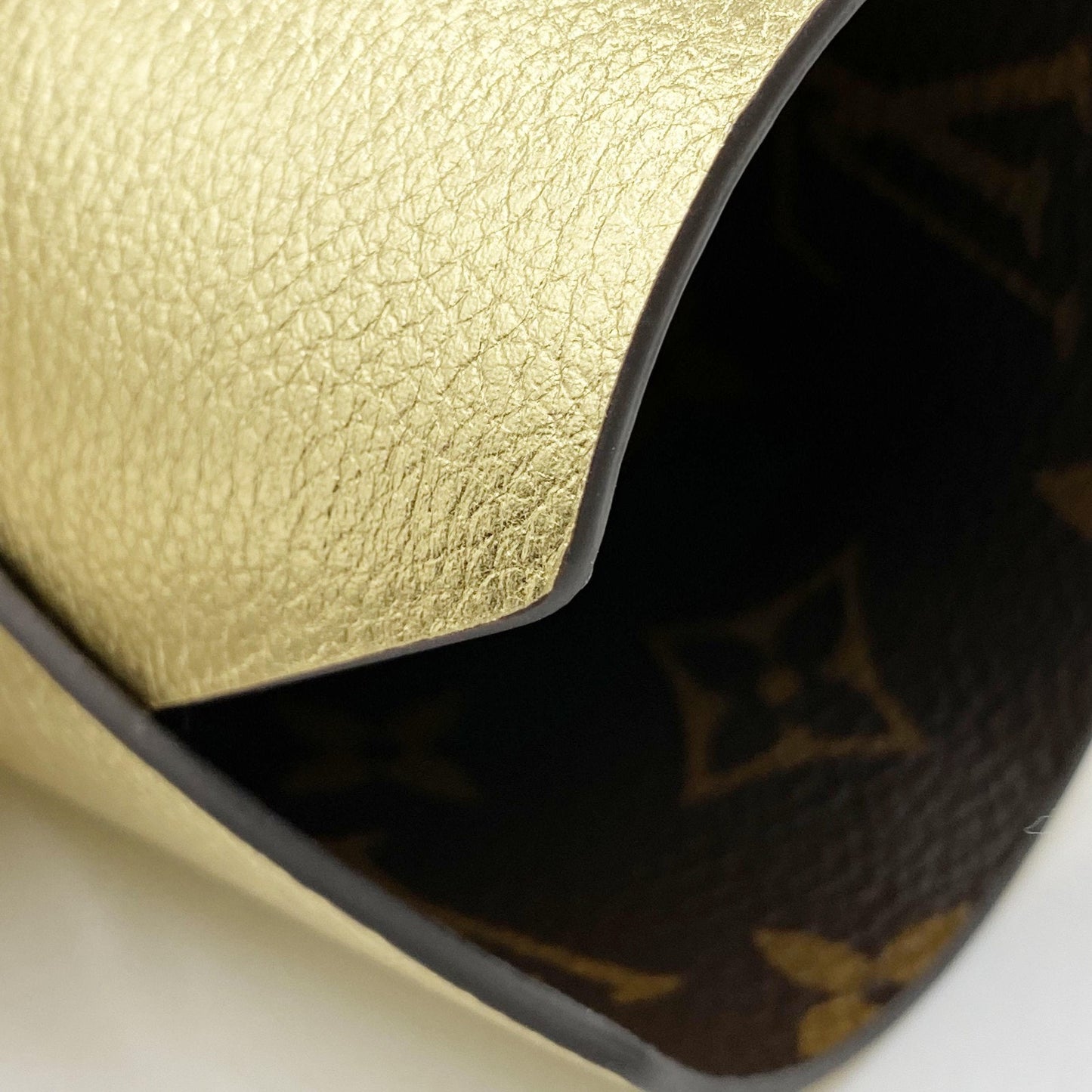 M341 LOUIS VUITTON Gold Leather Desk Pen Holder 🌟 $999