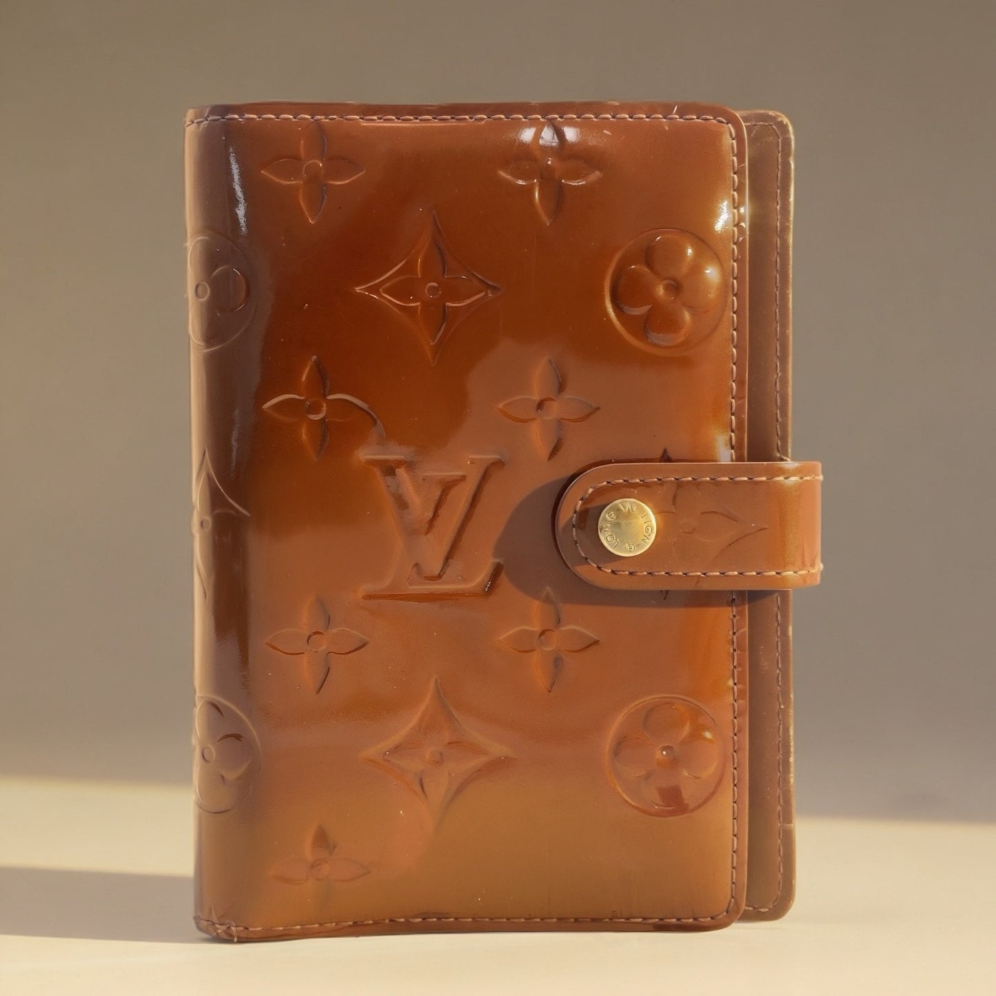 M215 LOUIS VUITTON Vernis Agenda Monogram Notebook Cover ➡️ $899