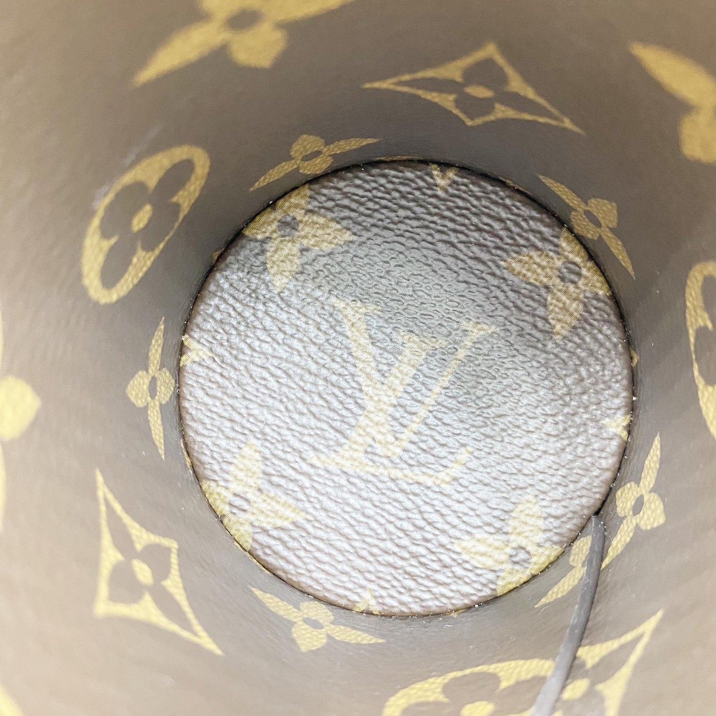 M341 LOUIS VUITTON Gold Leather Desk Pen Holder 🌟 $999